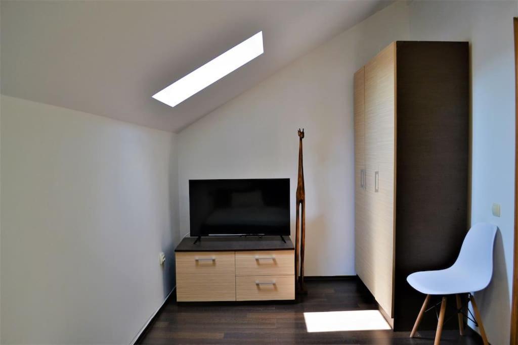 Casa Intr-o Zona Linistita In *